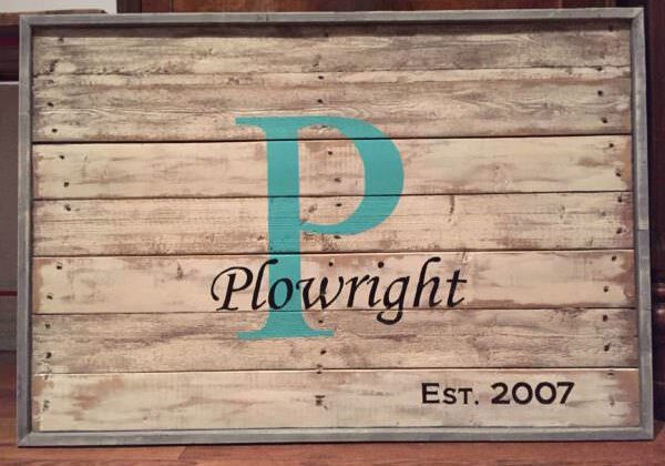 1001pallets.com-family-name-sign