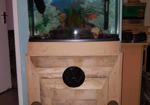 1001pallets.com-fish-tank-stand