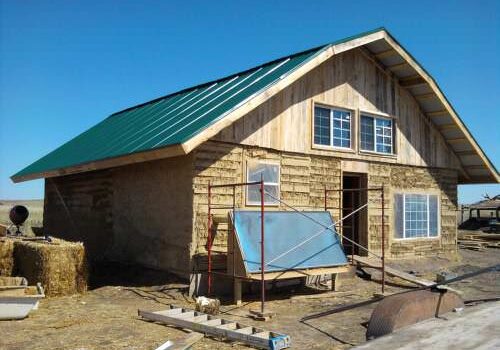 pine-ridge-pallet-house-texasnaturalbuilders-35iu3hx-500x375