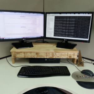 1001pallets.com-a-one-pallet-monitor-stand