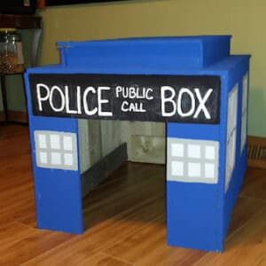 doctor-who-recycled-pallets-tardis-dog-house-11