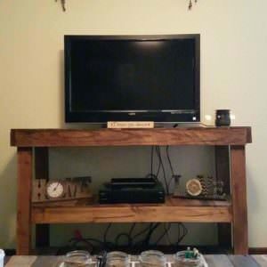 1001pallets.com-pallet-television-stand-entertainment-center-01