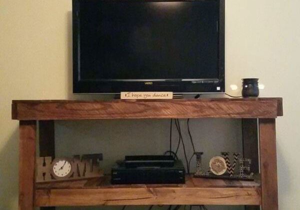 1001pallets.com-pallet-television-stand-entertainment-center-01