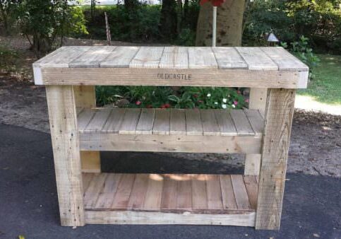 1001pallets.com-rustic-tv-table-with-shelves