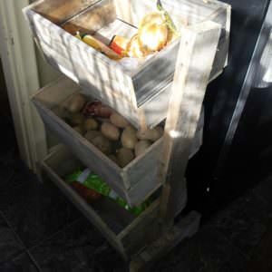 1001pallets.com-i-made-this-potatoonion-bin-from-a-single-pallet