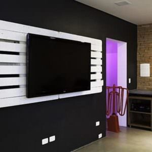 1001pallets.com-pallet-wall-tv-holder-01
