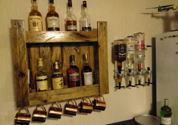 1001pallets.com-pallet-drinks-shelf-for-home-bar