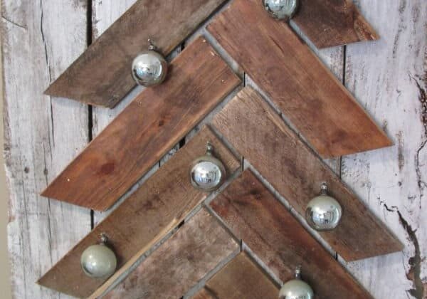 1001pallets.com-pallet-wood-christmas-tree-with-pallet-leftovers-02