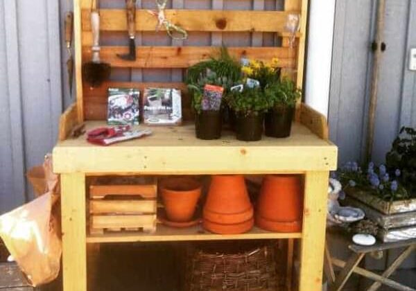 Annikas-potting-bench-2