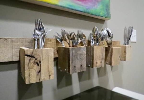 1001pallets.com-pallet-wood-wall-mount-silverware-holder6