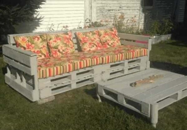 Pallet-Wooden-Garden-Couch