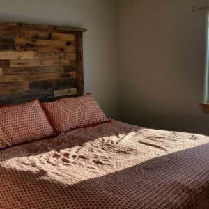 1001pallets.com-palletreclaimed-barnwood-headboard