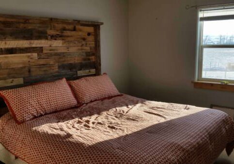 1001pallets.com-palletreclaimed-barnwood-headboard
