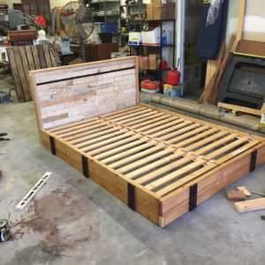 1001pallets.com-building-material-pallets-car-bolts-can-make-good-bed-01