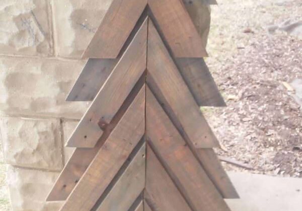 1001pallets.com-pallet-chevron-christmas-tree