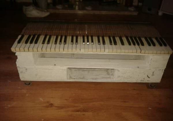 1001pallets.com-piano-key-palette-table-with-wheels