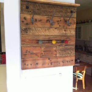 1001pallets.com-porte-manteaux-en-palette-pallet-coat-rack-600x803