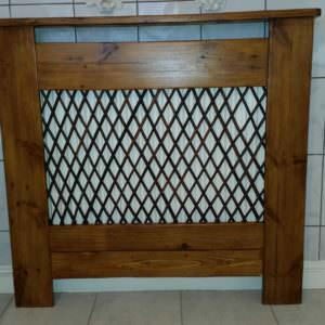 radiator-cover-in-the-bathroom-made-from-recycled-pallet-wood01
