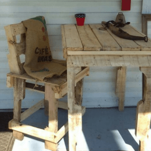 1001pallets.com-porch-table-and-chair-01