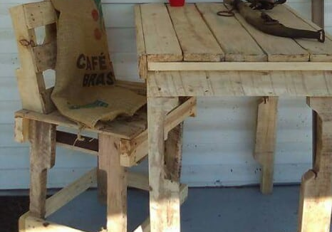 1001pallets.com-porch-table-and-chair-01