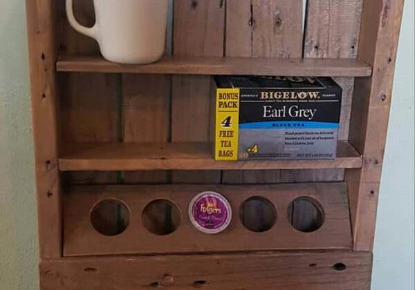 1001pallets.com-rustic-coffee-or-tea-shelf-made-from-only-a-recycled-pallet
