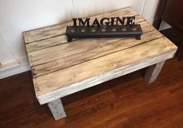 www.1001pallets.com-image-Rustic-painted-pallet-coffee-table