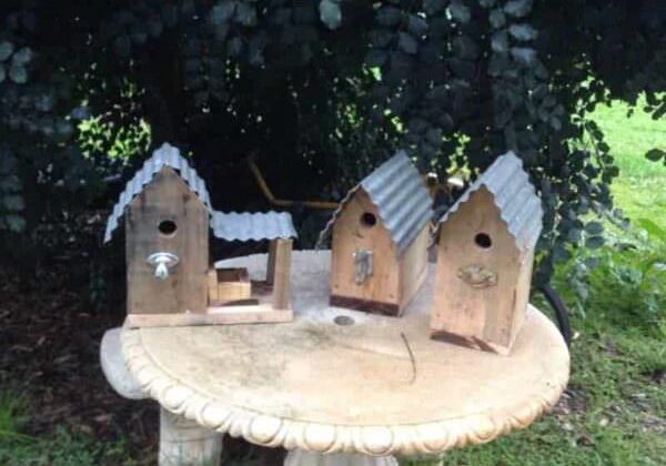 1001pallets.com-a-few-rustic-birdboxes-made-from-recycled-pallets