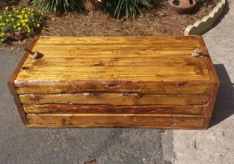 1001pallets.com-i-built-this-chest-from-mainly-one-pallet-with-pieces-from-others