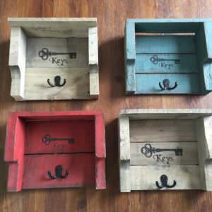 1001pallets.com-rustic-key-chain-homders