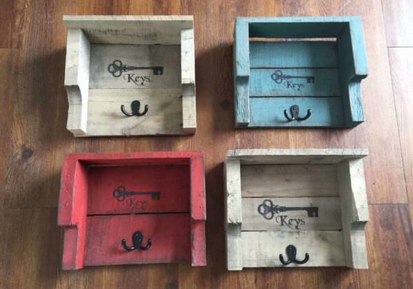 1001pallets.com-rustic-key-chain-homders