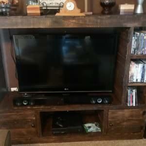 1001pallets.com-rustic-pallet-wood-entertainment-center-07