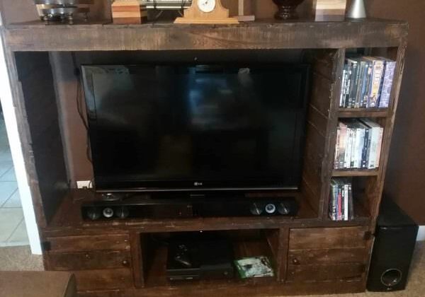 1001pallets.com-rustic-pallet-wood-entertainment-center-07