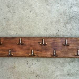 1001pallets.com-simple-pallet-coat-hanger