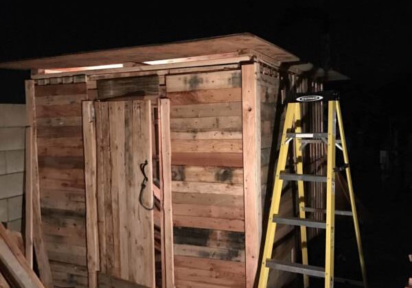 1001pallets.com-tiny-cabin-01