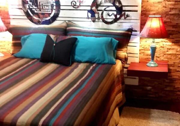 1001pallets.com-southwestern-pallet-headboard