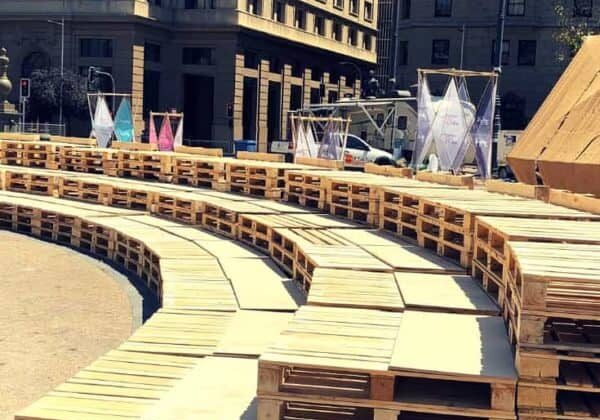 1001pallets.com-stage-auditorium-made-of-wood-pallets-06