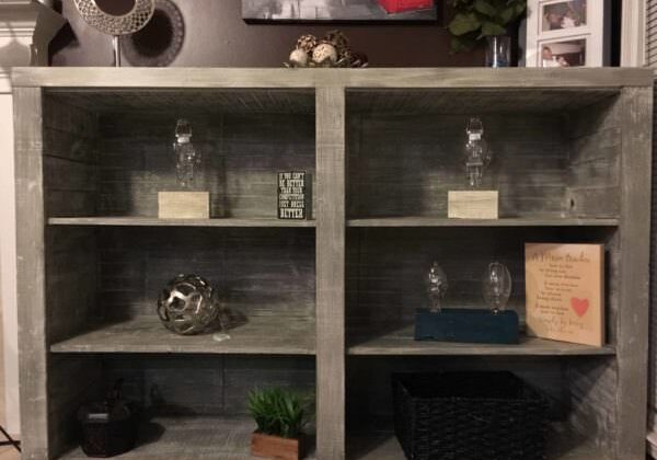 1001pallets.com-distressed-look-pallet-book-cases2