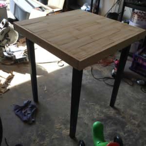 1001pallets.com-tabletop-refinished-with-pallet-wood