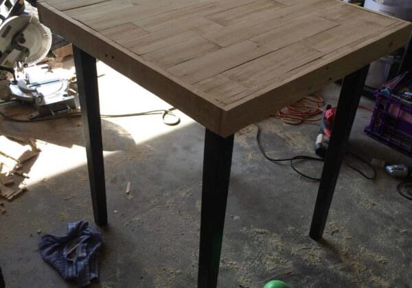 1001pallets.com-tabletop-refinished-with-pallet-wood