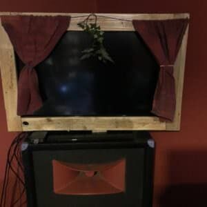 1001pallets.com-t-v-framesstage