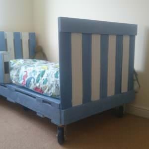 1001pallets.com-transitional-children-s-pallet-bed-on-wheels-01