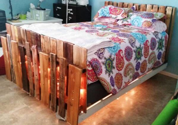 1001pallets.com-lighted-bed-i-made-with-pallets