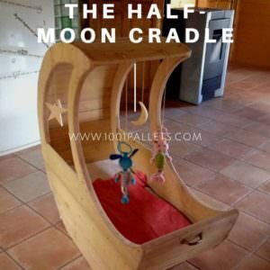 Pallet-half-moon-cradle