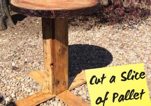 1001pallets.com-wood-slice-pallet-table-will-leave-them-envious-02