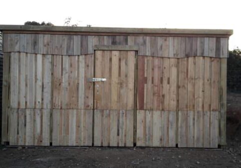 1001pallets.com-large-shed-made-out-of-pallets-5